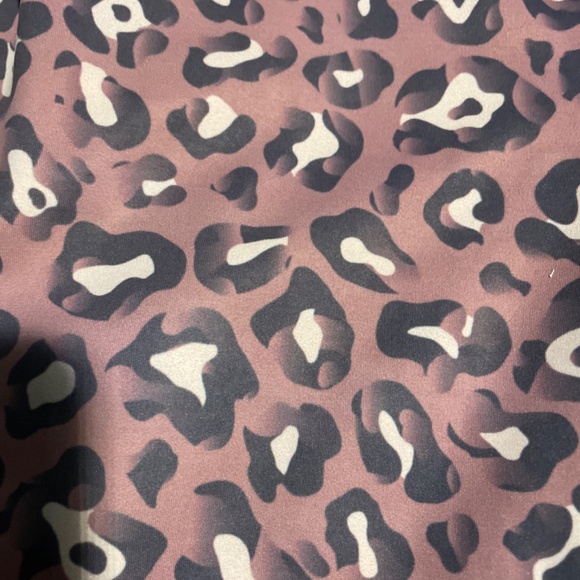 Mauve and pink cheetah workout pants - Picture 3 of 6